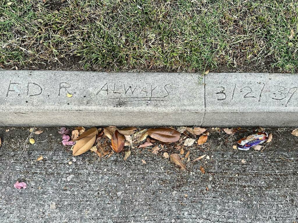 the_jlp's tweet photo. You never know where you will find a peice of history. https://t.co/ShPBMIU1sQ https://t.co/KmkgqsTbOA