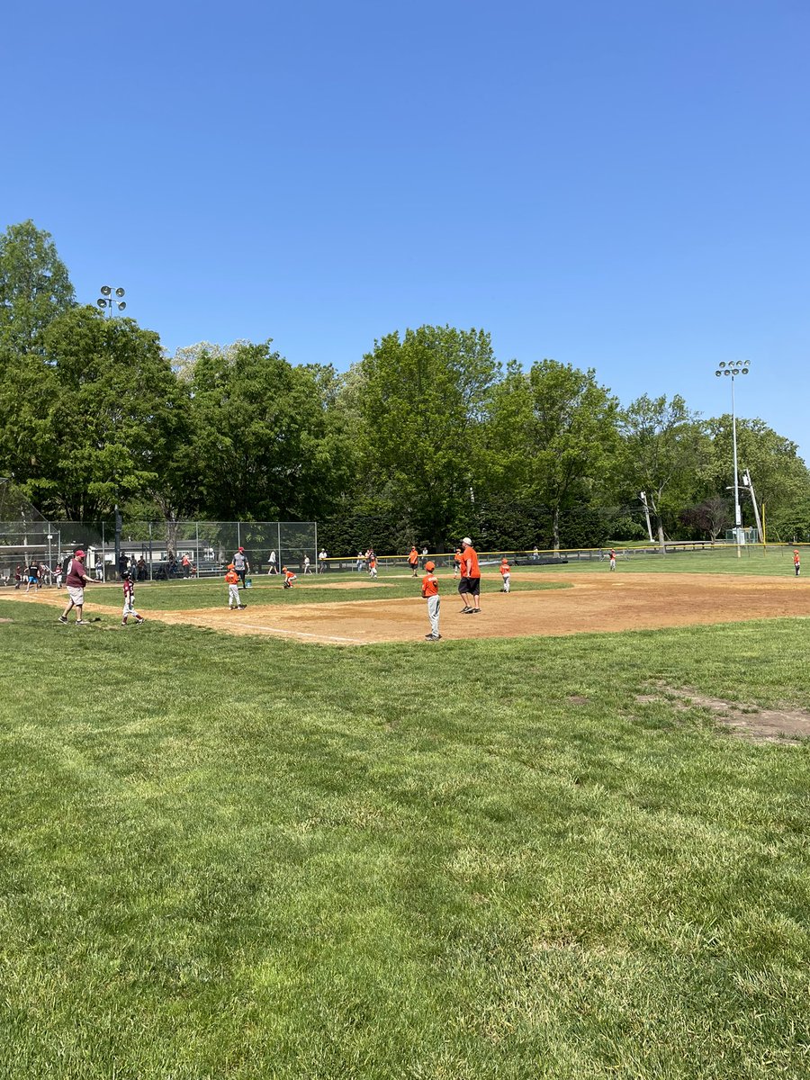 RealestRalph's tweet photo. Grasshoppers are in the field rn. Top 3rd. #TFLL https://t.co/6EWIL3PQFR