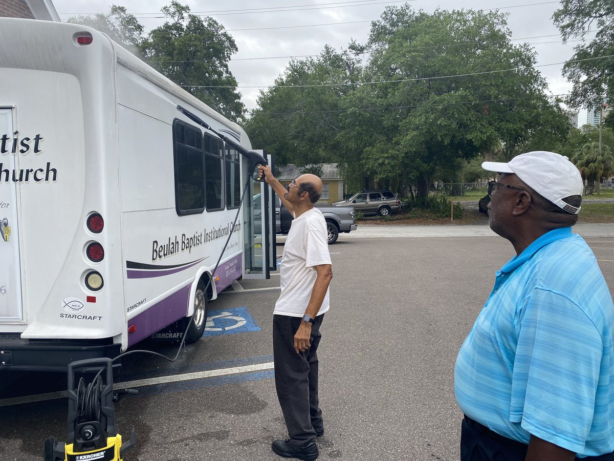 bbictampa's tweet photo. The Beulah Family is in the middle of “Do Something Saturday.” Some of us are using this day to give special attention to the church. God has given us some much. We must’ve good stewards! #DoSomething https://t.co/njmQRomnMa