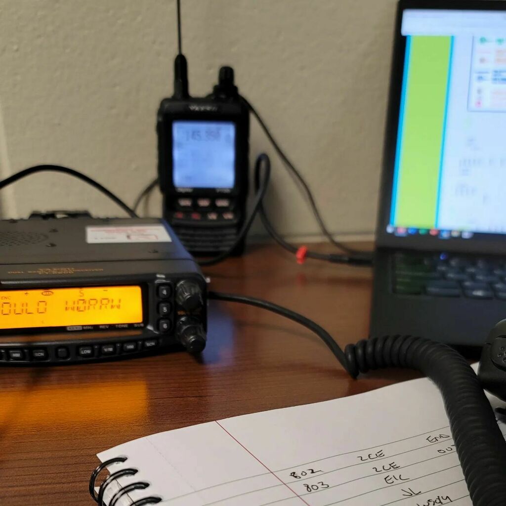 jakebechtold's tweet photo. Saturday morning radio time #NetControl #FargoMarathon #HamRadio https://t.co/72uVrvgDqQ https://t.co/58htFpxTma