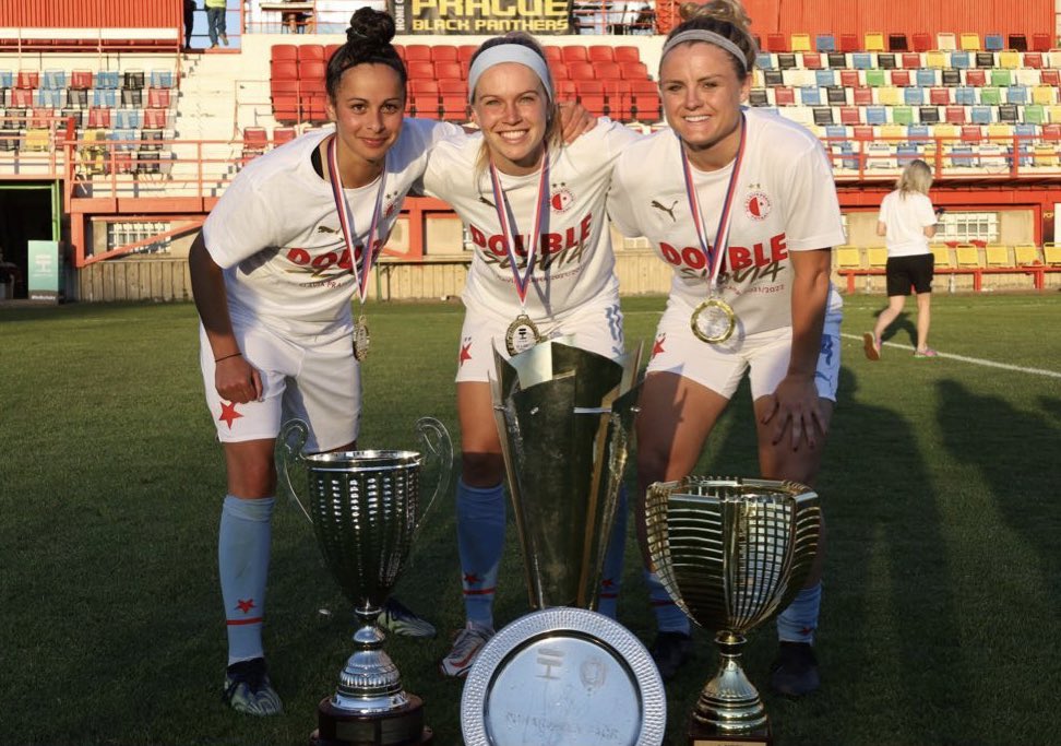 KHaugstad7's tweet photo. The double 🏆😍 

@SlaviaZeny https://t.co/9et4YgsBnc