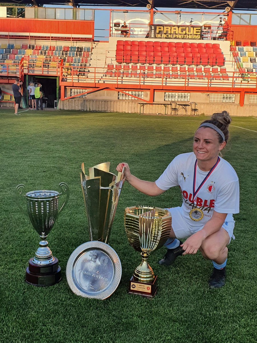 KHaugstad7's tweet photo. The double 🏆😍 

@SlaviaZeny https://t.co/9et4YgsBnc