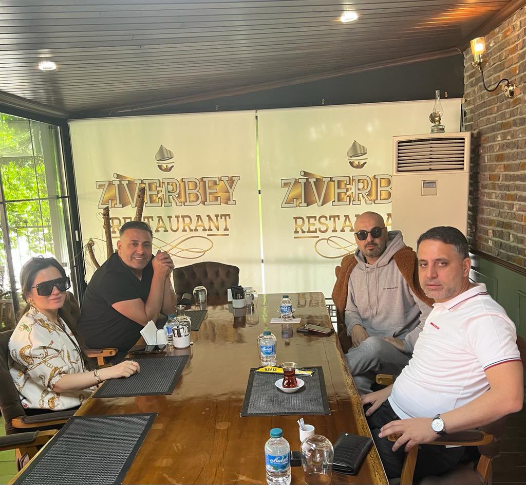 veyseldemirci06's tweet photo. Kıymetli dostum Kemal Aslan ve ağabeyim sanatçı Soner Sarıkabadayı’yı Ankara’daki programları sonrasında Ziverbey Restaurantımızda misafir ettik. Nazik ziyaretleri ve güzel sohbetleri için kendilerine teşekkür ediyorum. @srkbdy https://t.co/Uy2d7HlEeJ
