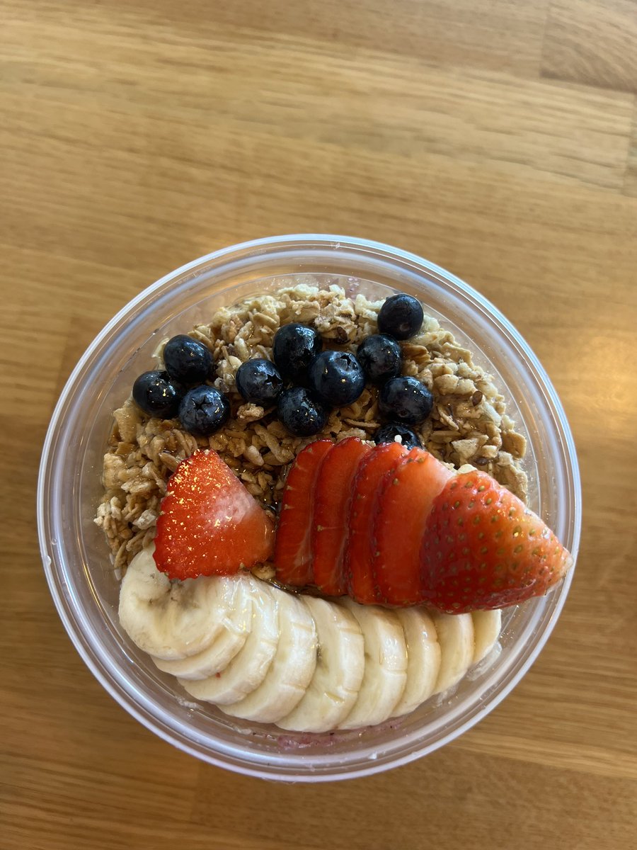 Jsnlhlms's tweet photo. @nektarjuiceco The bowls are getting less fruit and more expensive? https://t.co/npImfWLDrd