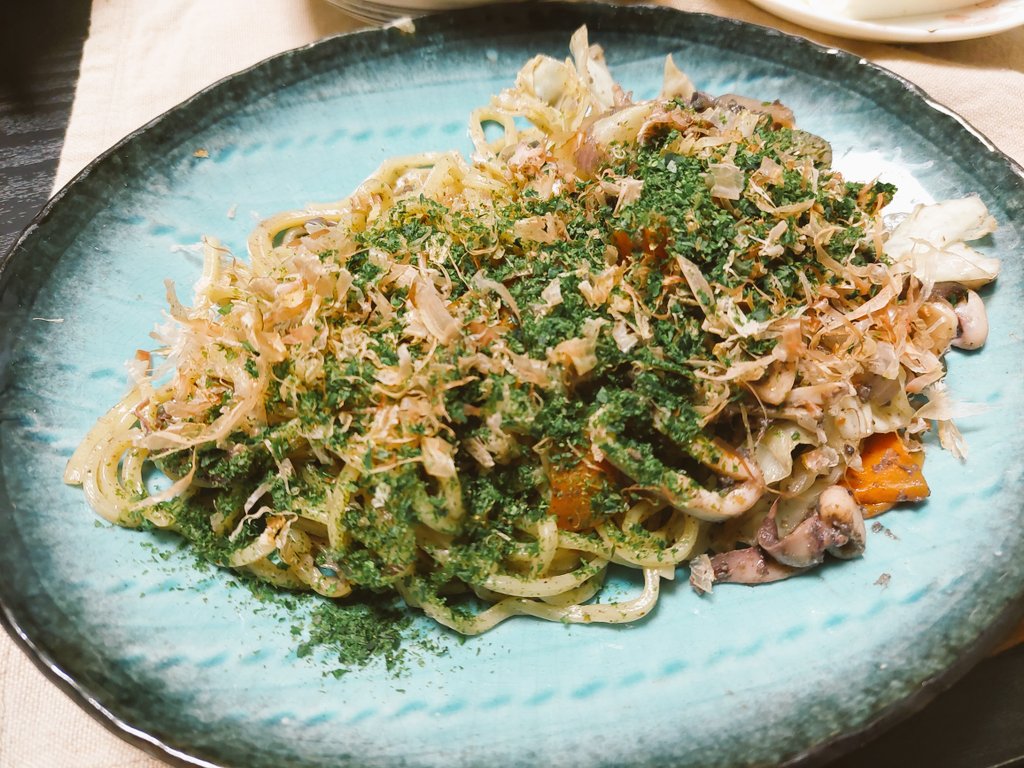 تويتر 桜大福 على تويتر 魚食系女子 料理好きな人とつながりたい 意図せずめっちゃ和な夕食に 鰹たたきの切れ端 しらす冷奴 かき玉汁 そしてメインはイカ焼きそば 一晩酒に漬けといたから柔らかかったし 墨袋も一緒に入れたから良い感じのコクが出てた