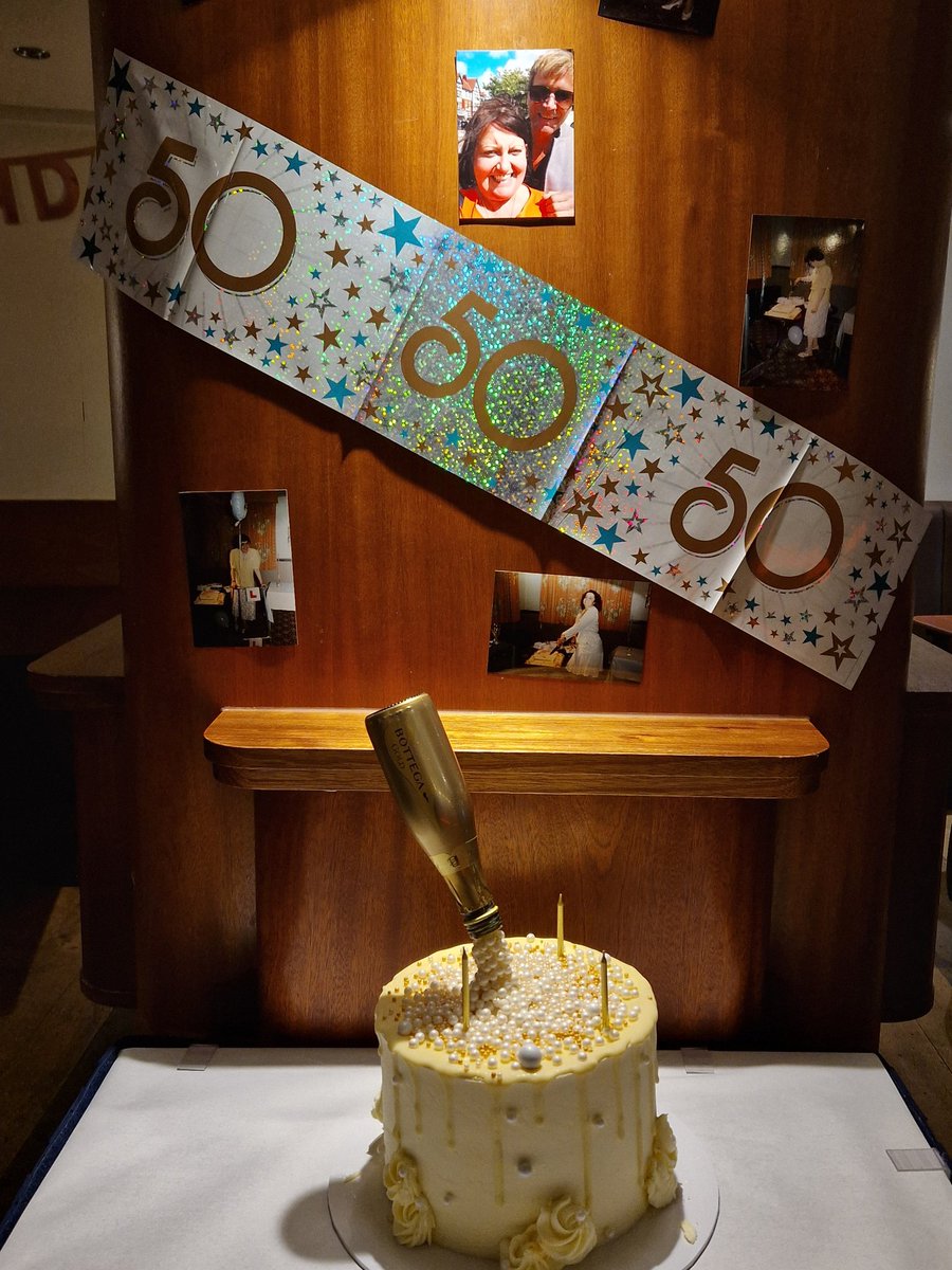 Fasten22's tweet image. My sisters surprise 50th party is all ready for her, with @RealSteveNorman in pride of place, pretty sure she's going well chuffed, especially if the main man sends her a best wishes message 🤞🏻🙏🏻