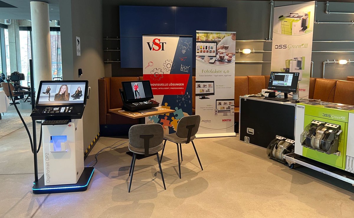 Als #VST bieten wir Ihnen nicht nur innovative Komplettsysteme für Ihr #Fotostudio 📸, sondern stehen Ihnen auch konzeptionell als zuverlässiger Partner zur Seite – unter anderem mit automatisierter Technik und Konzepten für das Fotostudio der Zukunft: vst-pro.de/hersteller/kom…