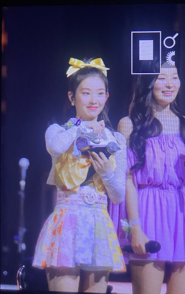 redvelfess's tweet photo. [rvf] irene nih umurnya berapa???? gemes banget😭😭😭😭😭 https://t.co/61cfsn6ell