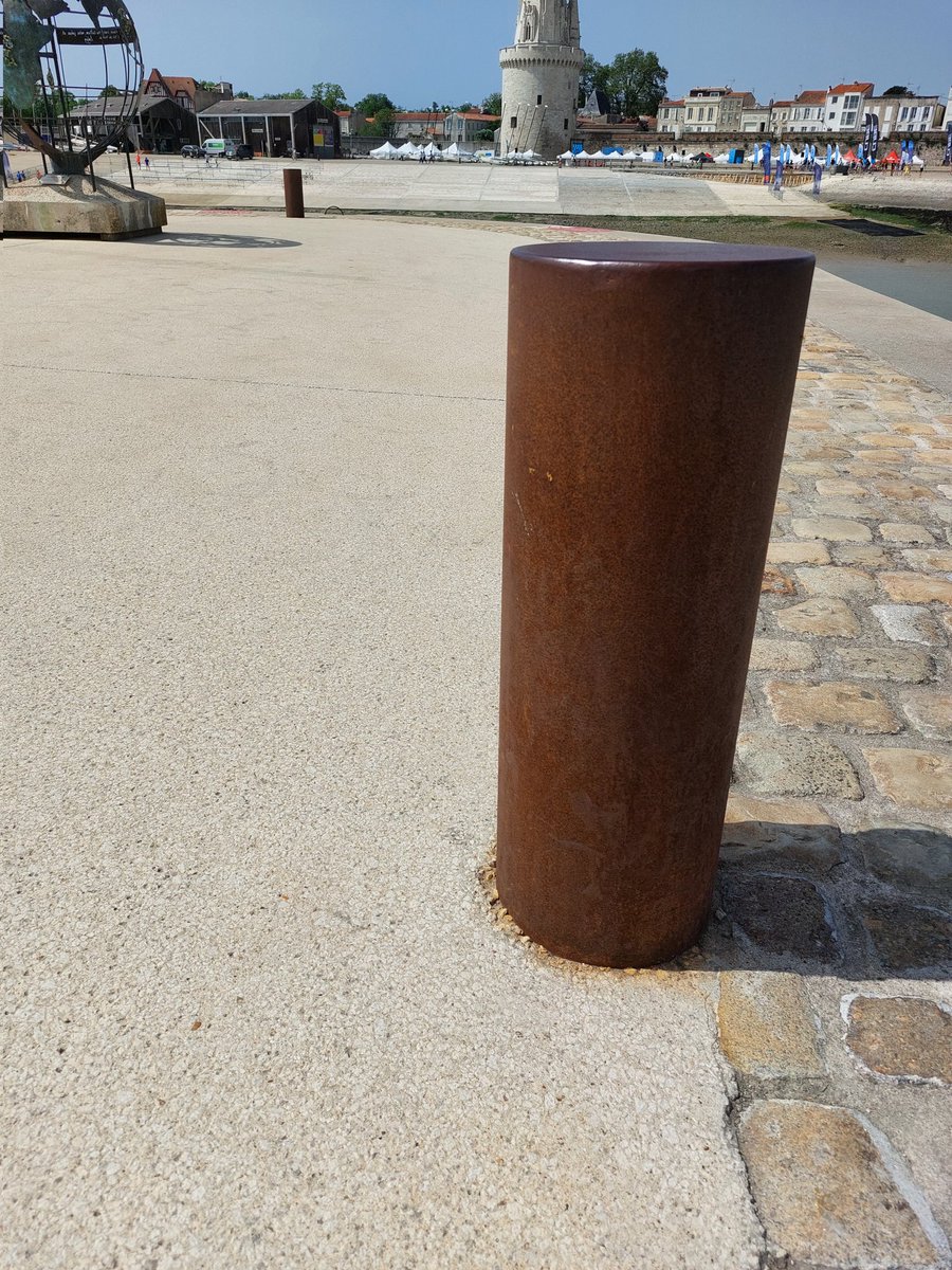 joanriguet's tweet image. Après-midi à La Rochelle...mais que suis je en train de préparer pour les M1-M2 ? Les gens me regardent un bizarrement (croix du bûcheron) mais quand on leur dit "je suis prof de math" repondent "ah ouais c'est chouette de faire ça"
#mathcitymap @christianmercat