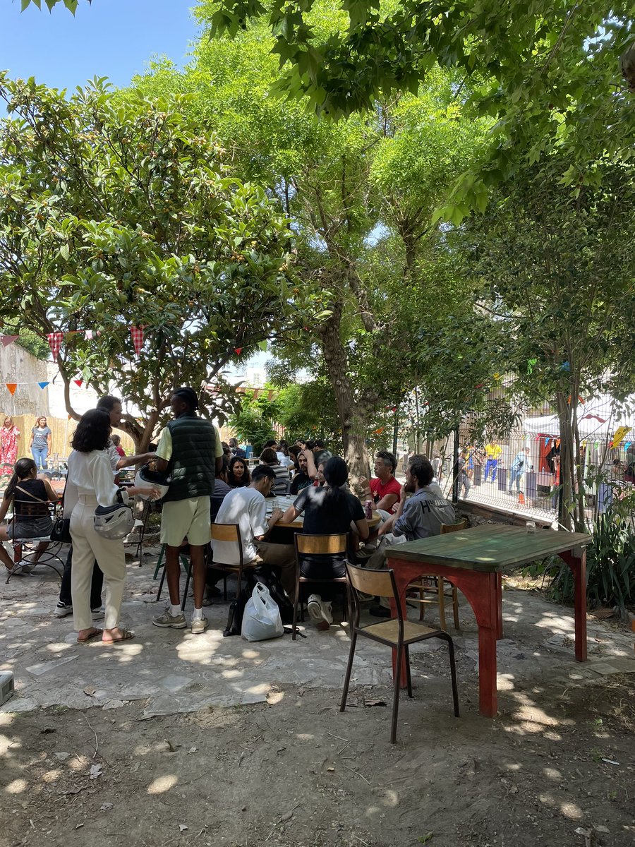 Les fêtes des quartiers à #Marseille c’est reparti. Du 20 au 22 « La belle fête de Mai » réunit à La Belle de Mai 60 associations du quartier. <a href="/tetesdelart/">Les Têtes de l'Art</a> <a href="/FondationEMJ/">Fondation Engagement Médias pour les Jeunes</a>