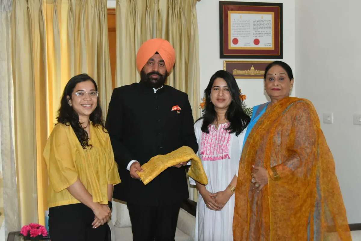 Met Alisha &amp; Ankita Mandoliya, sisters,<a href="/MulyaCreation/">mulya creation</a> at Rajbhawan. 

Informed about their #Startup, accomplishing sustainable goals through composting used flowers.
Great initiative, empowering hill women folk by generating employment. Very creative &amp; innovative.

Excellent work