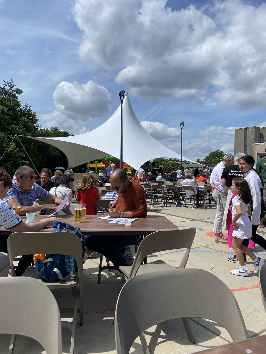 sgrSCOOP's tweet photo. Reis doorheen de tijd in Freinetschool De Zwierzezwaai #Vilvoorde origineel #schoolfeestinstijl #visie #sgrSCOOP https://t.co/9kQwwELq29
