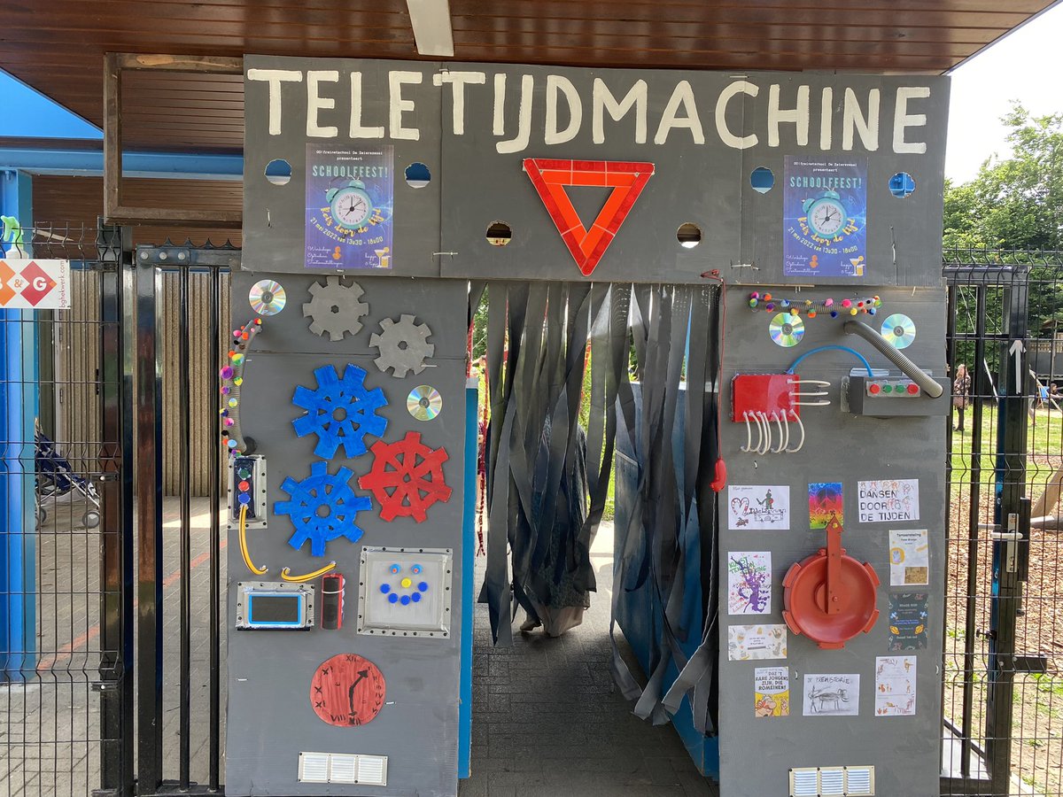 sgrSCOOP's tweet photo. Reis doorheen de tijd in Freinetschool De Zwierzezwaai #Vilvoorde origineel #schoolfeestinstijl #visie #sgrSCOOP https://t.co/9kQwwELq29
