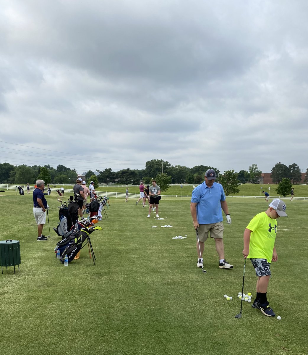 KC4UTIA's tweet photo. Perfect morning for an alumni golf clinic @utmartin! Thx @SkyhawkGolf and @utmalumni for helping us shave strokes off our game! #beUTMproud #PracticeMakesPerfect #UTMalumni https://t.co/864LJgsFcS