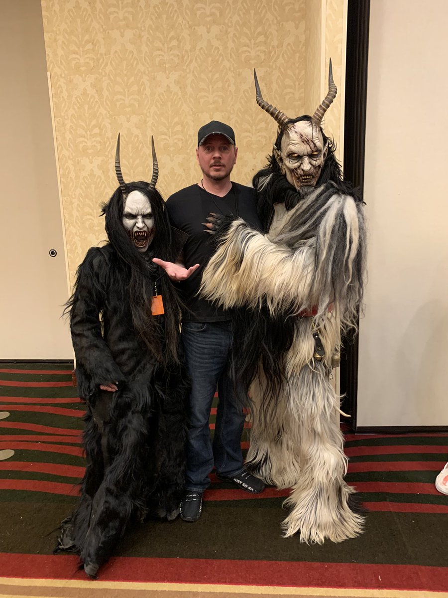 KrampusSeattle's tweet image. Bumped into @RealFictionArt Jason Brooks at @crypticon yesterday. 🖤🔥 #crypt22 #krampus #cosplay #horror #art #vendors #crypticonseattle