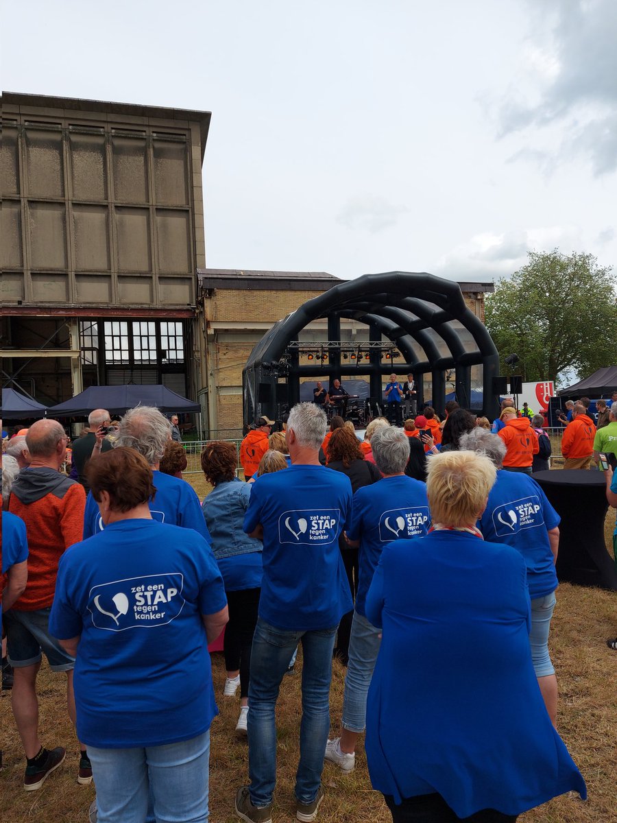NathalieGiezen's tweet photo. Warming-up met de sfeermakers van #meninmusic 24uur #wandelen #zeteenstaptegenkanker #harculo #Zwolle #Zwollezuid #Zuijdt #intermezzo #monicaresfoundation #tobiassybesmafoudation https://t.co/Hv0yRdptx8