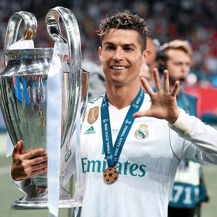 FutbolMuu's tweet photo. Bring the GOAT back home. @realmadrid https://t.co/az85NjsLEy