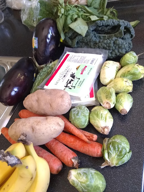 Reminder: Sunday 11-1 pm Discounted Produce Sale and FREE Community Meal by <a href="/FungiAmongi/">Angel Zimmerman</a> @archwoodUCC $2.50 haul from last sale :)