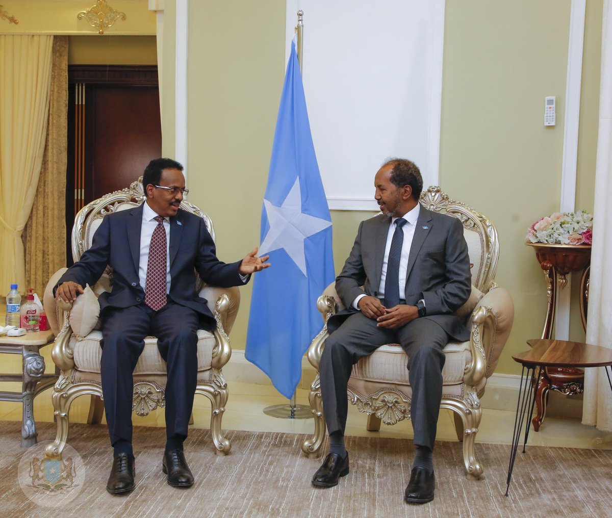 TheVillaSomalia's tweet photo. H.E Pres @M_Farmaajo and H.E Pres @HassanSMohamud take a tour of Villa Somalia's offices as they continue to spearhead seamless government transition. The Presidents later had broad, constructive discussions on our nation's priority areas of need such as the security and economy. https://t.co/8x6rkAwEDd