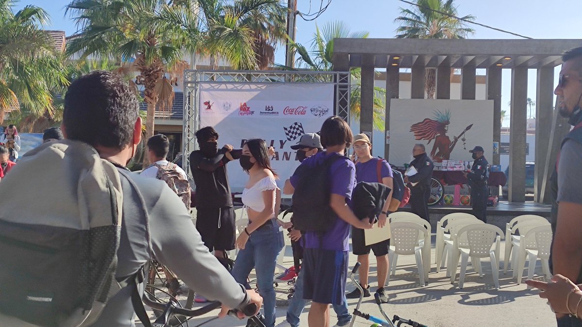 isjuventudbcs's tweet photo. Estamos iniciando el Rally Estudiantil en el Malecón de La Paz 🎉🙋🏻‍♀️

Te invitamos a esta divertida actividad que tendremos en el marco del Día del Estudiante 🤩✨

#ConLaJuventudEsPosible #LaJuventudNosUne 🙋‍♀️🙋‍♂️ https://t.co/S3aetdAZoW