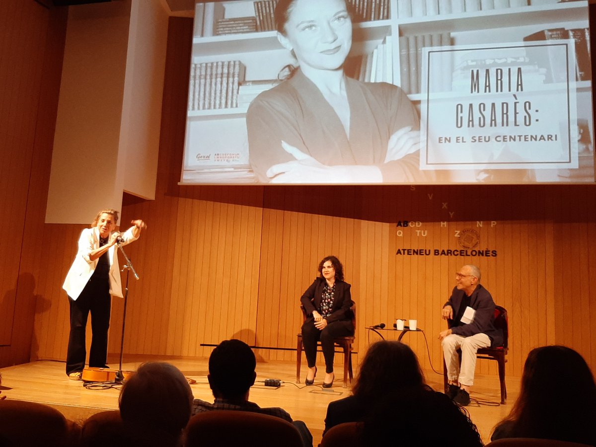 MartaFdezJurjo's tweet photo. Ahir a l'#ateneubcn el dir. teatral Lluís Pasqual ens apropà la figura de Maria Casares, actriu llegendària de teatre i cinema, que va triomfar a França, on se la considera un monstre sagrat. Clausura de les Jornades Internacionals “Maria Casarès en el seu centenari” #GEXEL #UAB https://t.co/sNzkOyvaI7