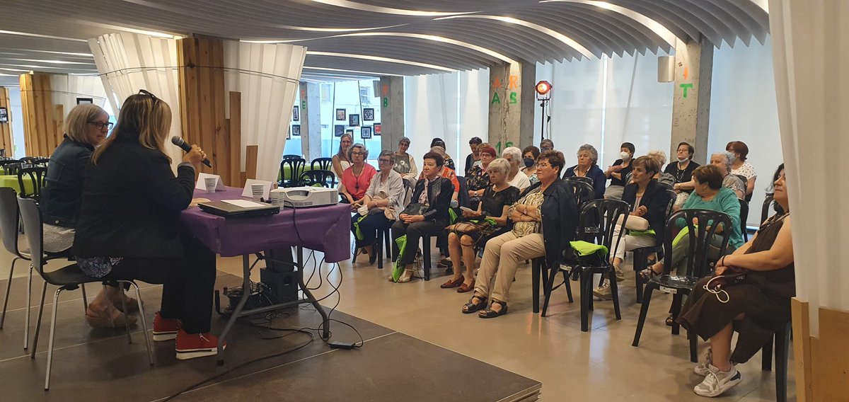 AjValldeBoi's tweet photo. Aquest matí s’ha celebrat la Jornada Comarcal de #Dones. És en aquest esperit, en defensa de la dona, que en la 13a edició de la Cursa #Caraamon s’ha guardonat en primer lloc els corredors, i seguidament han pujat al podi les participants femenines. Obrim fil 👇 https://t.co/Y1ahLXcYFN