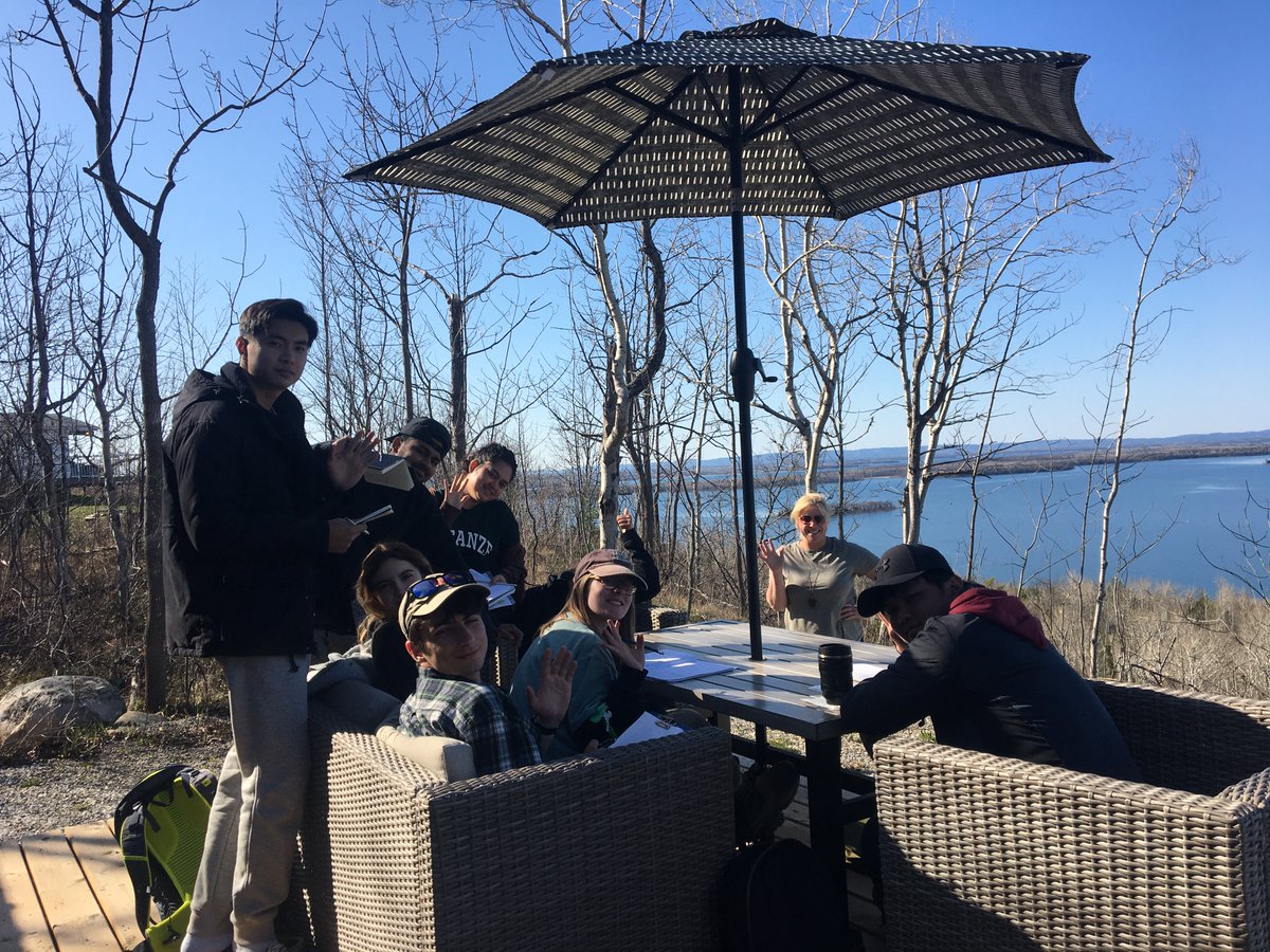 dawnbazely's tweet photo. Nearly at the end of my #OUPFB 🧵
🙏to Prof. Andrew Tanentzap for taking sabbatical research time out, to teach about micro-plastics.
MY virtual #FieldCourse collaborator, Dr. Fallon Tanentzap, PhD in #RestorationEcology @LaurentianU, taught students plant traits &amp; #SciComm IRL! https://t.co/mwWxlcg6i6