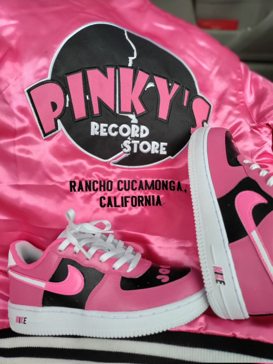 ChillaCustoms's tweet photo. Custom Pink Air Force One by me ... #chillacustoms #NextFriday #Nike  #custom #sneakers https://t.co/pxtSRVw04u