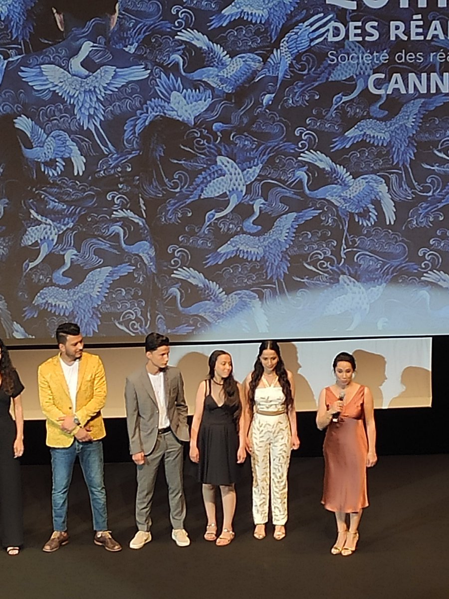 LaurePutoud's tweet photo. Under the fig tree de La QDR en présence de l'équipe. Beaucoup de blabla qui ne fait pas avancer le film, les figuiers sont beaux...@DAAC_nice #EAC #cineduc2022 https://t.co/3rQDtUZTUc