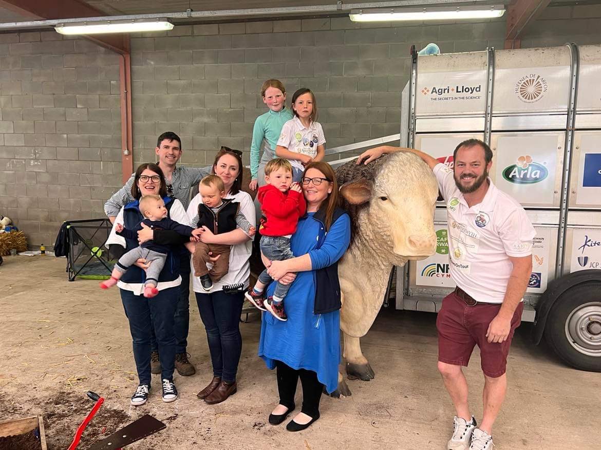 CowsOnTour (@cowsontour) on Twitter photo Some of the team in action
Telling The Farming Story <a href="/royalwelshshow/">Royal Welsh Agricultural Society</a>
#CowsOnTour Some of the team in action
Telling The Farming Story <a href="/royalwelshshow/">Royal Welsh Agricultural Society</a>
#CowsOnTour