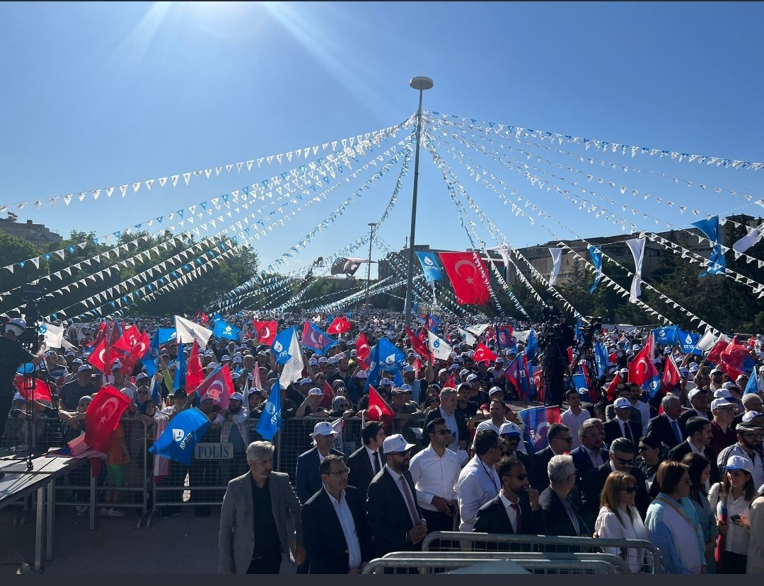 etindur39674932's tweet photo. Saraylar Sizin !
Halkın Meydanları Bizimdir 💧
Biz @devapartisi yiz Halkın ta kendisiyiz  
Selam olsun on binlere Selam olsun Antebin Kadirşinaslığına👏👏💙💙💧💧🧿🧿
@alibabacan 
@seyda_73 
@HelunFirat 
@cemavsar44 
@CihanUlsen 
@sirnakdeva 
@Beytussebapdeva 
#ilkDamlaGazişehir https://t.co/RQgr52yb5z