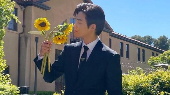 hhcbjynm_'s tweet photo. — Happy birthday to our best leader ever, Kim Junmyeon! 🥳

Terimakasih karna udah jadi leader yang baik, terimakasih udah selalu jaga member EXO, terimakasih buat segalanya. Ilysm ♥️

Happy Birthday SUHO 
#ColorfulSuhoDay
#끝없이_다채로운_수호데이 https://t.co/oG74BP6ZBj