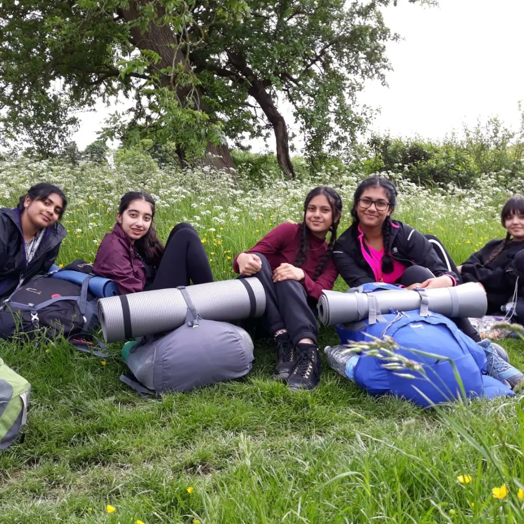 AylesburyHigh's tweet photo. Enjoying the views and lovely weather on their first @DofESouthEast walk in the Chilterns 🥾

#aylesburyhighschool #aylesbury #Bucks #chilterns #dofe #dukeofedinburgh #training #cocurricular https://t.co/y0iGWEJp6f
