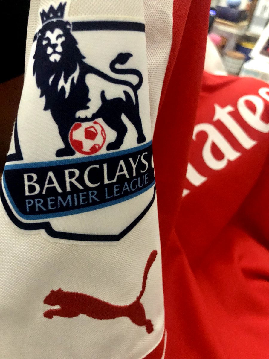isidorusss's tweet photo. Edisi ngosongin lemari lagi. Ini jersey Arsenal musim perdana pake PUMA, size S ya.

Saya bagi gratis + ongkirnya saya tanggung, tinggal terima beres aja. Nga usah reply atau apa2, pusing ternyata milihnya satu-satu. Cukup retweet aja biar bisa dipilih mesin ntar.

#VCC 🔥✊🏿 https://t.co/ysP2s7PxUP