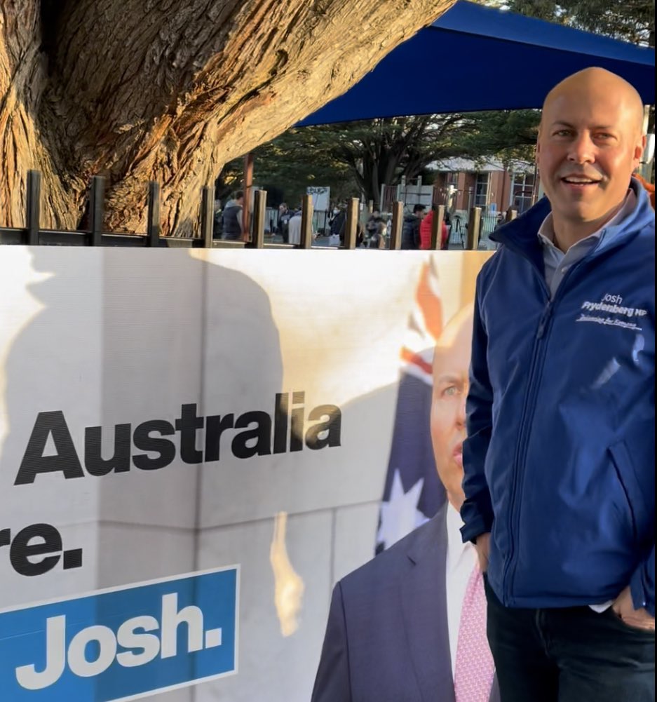 zzrdvrk's tweet photo. Poor @JoshFrydenberg will now NEVER BE PM. His ambitions were far greater than his abilities… #ByeJosh #DontLetTheDoorHitYouOnTheWayOut https://t.co/De4vkmGsIR