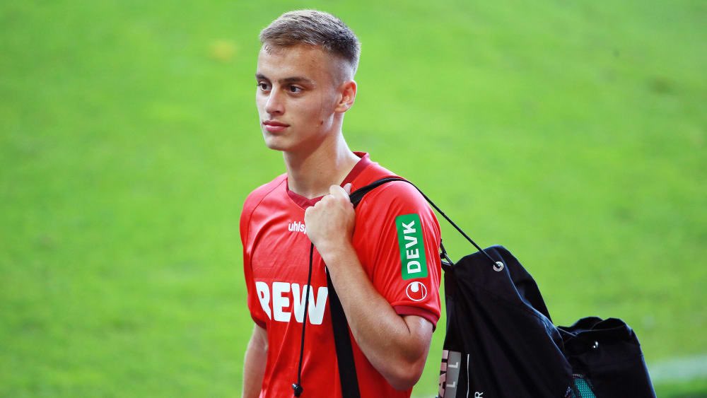 fckoelnfrance's tweet photo. Marvin #Obuz jeune talent du #fckoeln ne rentre pas dans les plans du coach pour la saison prochaine !
Le joueur devrait être prêter à un club en 2.Bundesliga, @fr_kiel serait intéressé. https://t.co/LRUhZ2v2rr