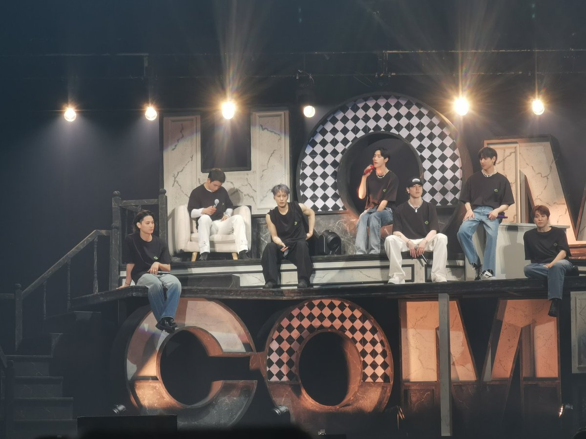 jlvsvns's tweet photo. I LOVE YOU ALWAYS @GOT7 !! 
Proud is an understatement! 😭😭💚💚💚

#GOT7 #갓세븐 #IGOT7 https://t.co/Q5SOLqjk3F