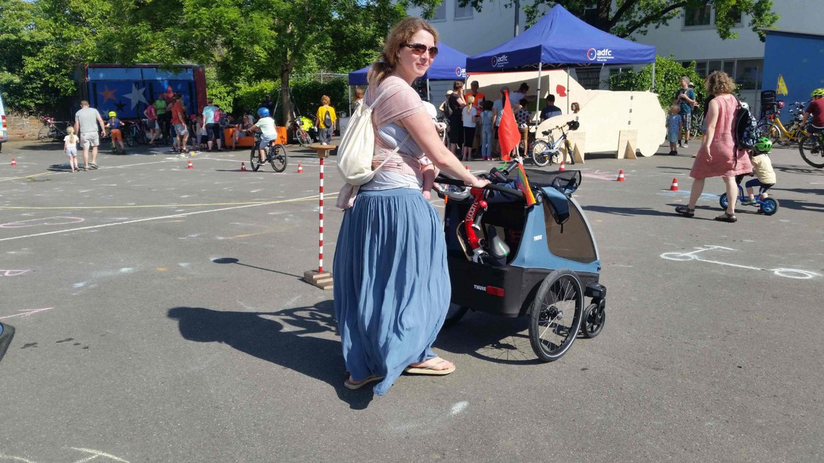 rad_mit_baby's tweet photo. #kidicalmass #Heidelberg am 15.5 mit 190 Teilnehmenden und anschließend tollen Angeboten für Groß+Klein. Kleine Bilder-Nachlese 6/n
@Radentscheid_HD
Manchmal reicht nicht nur #Proberadeln, sondern es braucht auch ein Probeschieben! ⬇️ https://t.co/0WzHf0BSik
