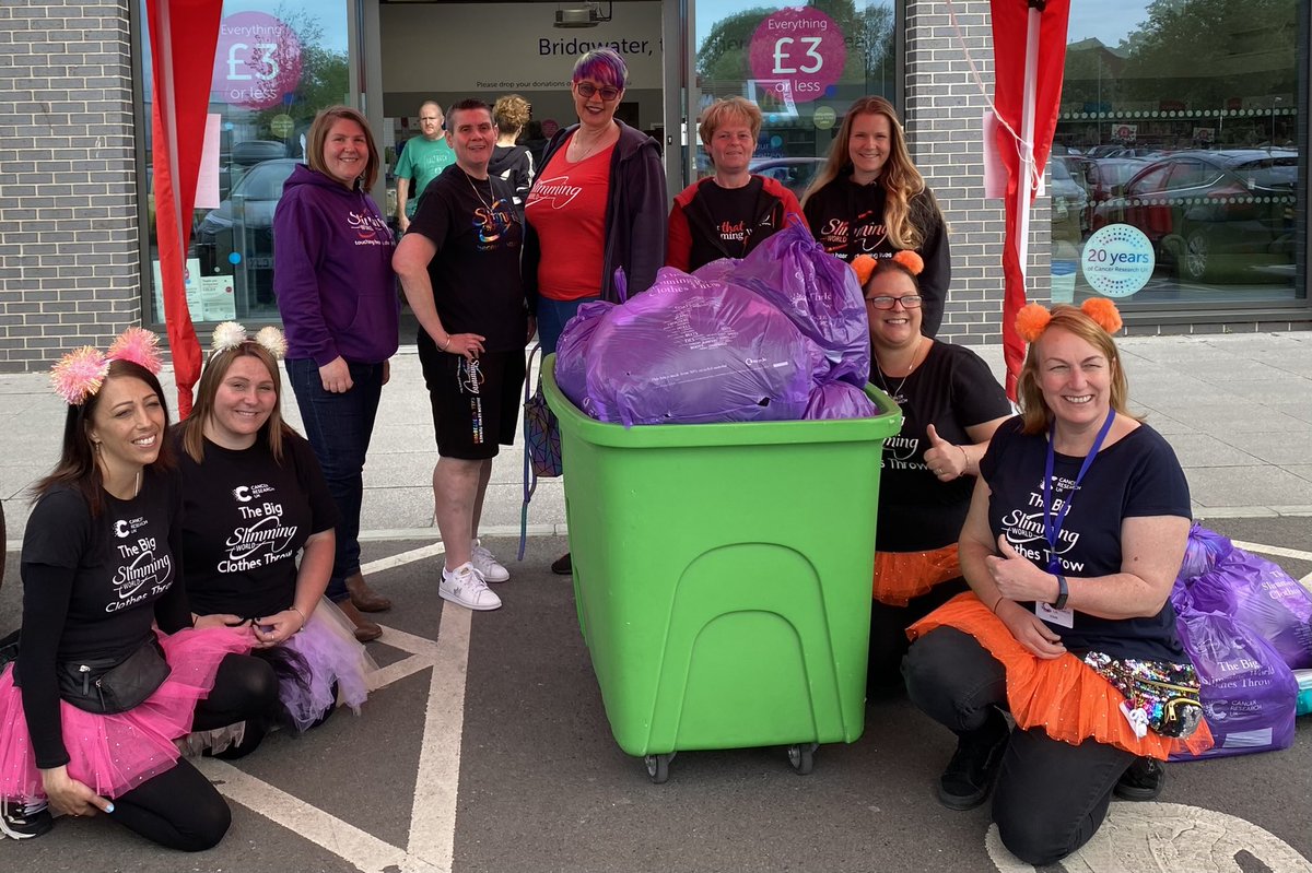 sharonlewistur1's tweet photo. A massive thank you to the @CRUKBridgwater for all of there help today at the @SlimmingWorld #SWClothesThrow today final count not in yet however 463 bags so far #TeamSedgemoor did good! https://t.co/fMwaBIFcIc
