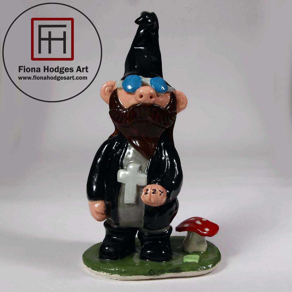 FionaHodgesArt's tweet photo. Great news. Ozzy Osgnome, the #gnome of darkness himself, has found himself a new home thanks to the team at #NTKO #Gallery in #Louth.
#OzzyOsbourne #BlackSabbath #WarPigs #sculpture #ceramic #artwork #homedecor #objetdart #Paranoid
https://t.co/6hI5tQMBuC https://t.co/FBvfIckCiw