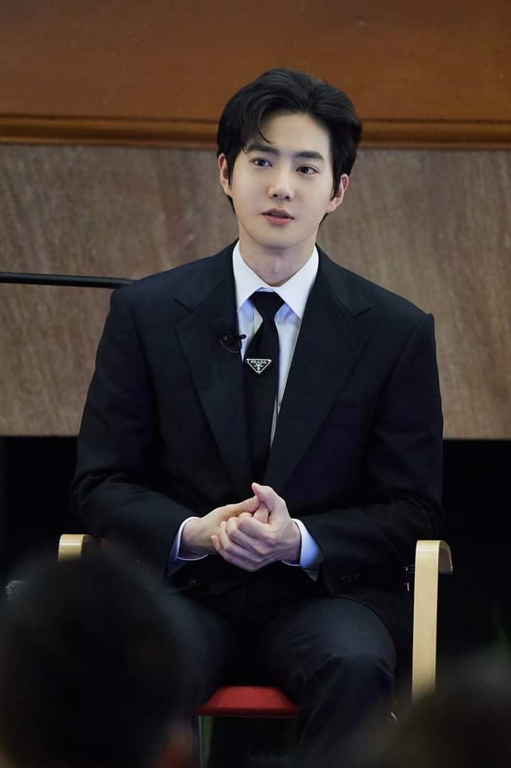 oh_paphi's tweet photo. HAPPY BIRTHDAY 🎉
Our Precious Leader❤
#ColorfulSuhoDay
#끝없이_다채로운_수호데이 https://t.co/5RXZbofXYE