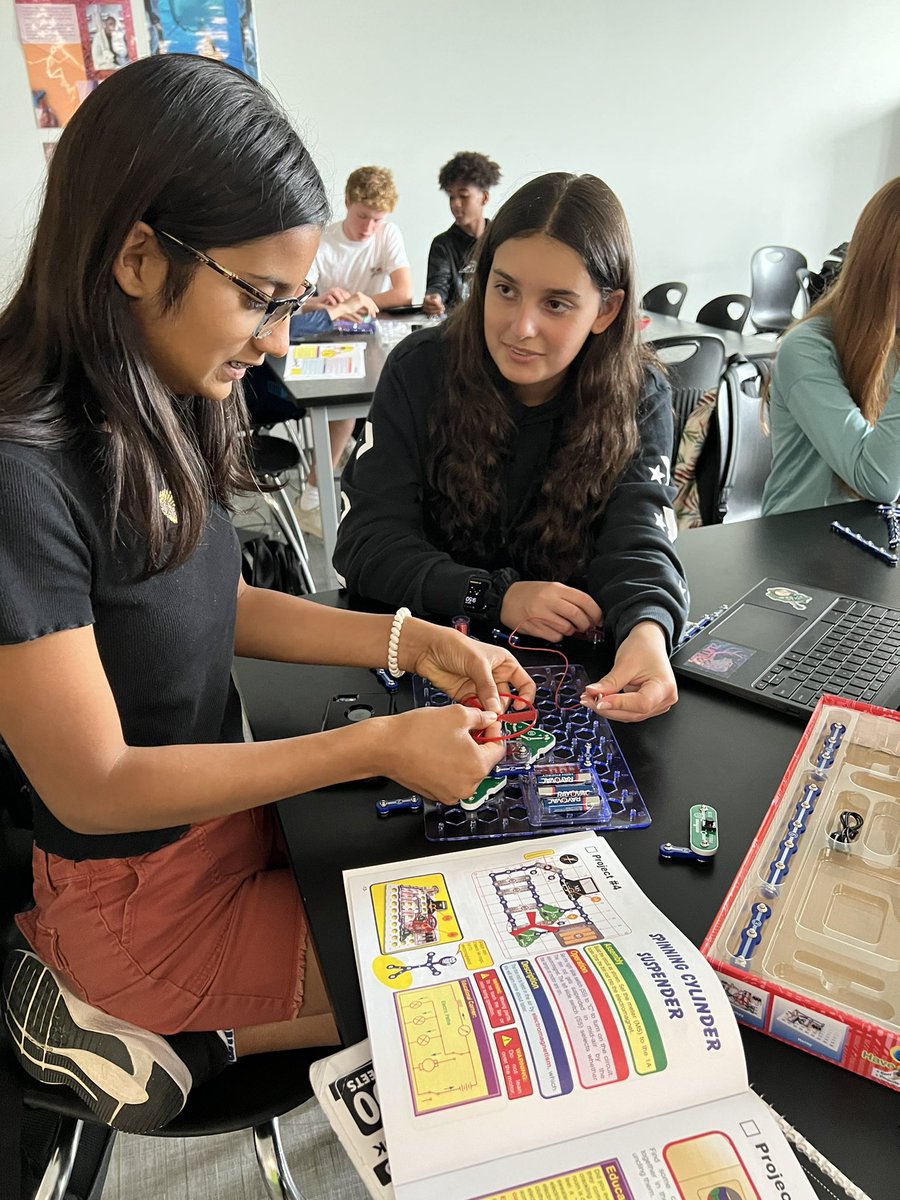 7-2 scientists playing with snap circuits. <a href="/erms_DCSD/">Eversole Run Middle School</a> <a href="/DublinSchools/">Dublin City Schools</a>