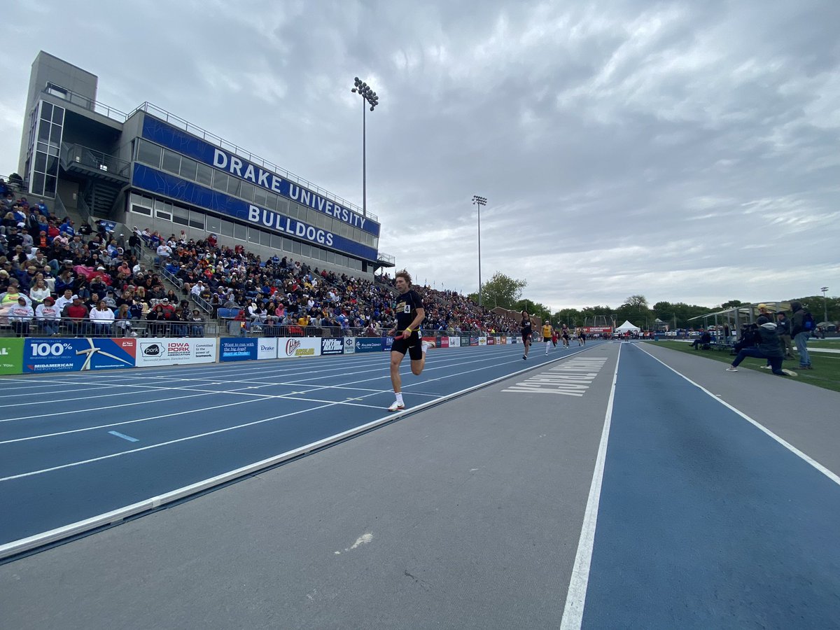 IHSAA's tweet photo. We have a new state meet record holder in the 1A Sprint Medley Relay! Lawton-Bronson crosses the finish line in 1:33.15 to take home the state title!💪 https://t.co/5Y9nyQcwqh