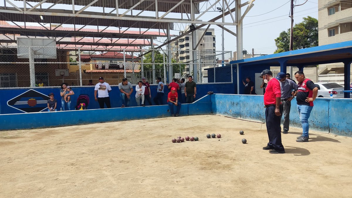 El equipo masculino de #BolasCriollas también dijo presente en esta #JornadaDeportiva. @TellecheaRuiz @douglasavila644 @TareckPSUV @delcyrodriguezv @NicolasMaduro #Pequiven #YoAmoLaPetroquímica