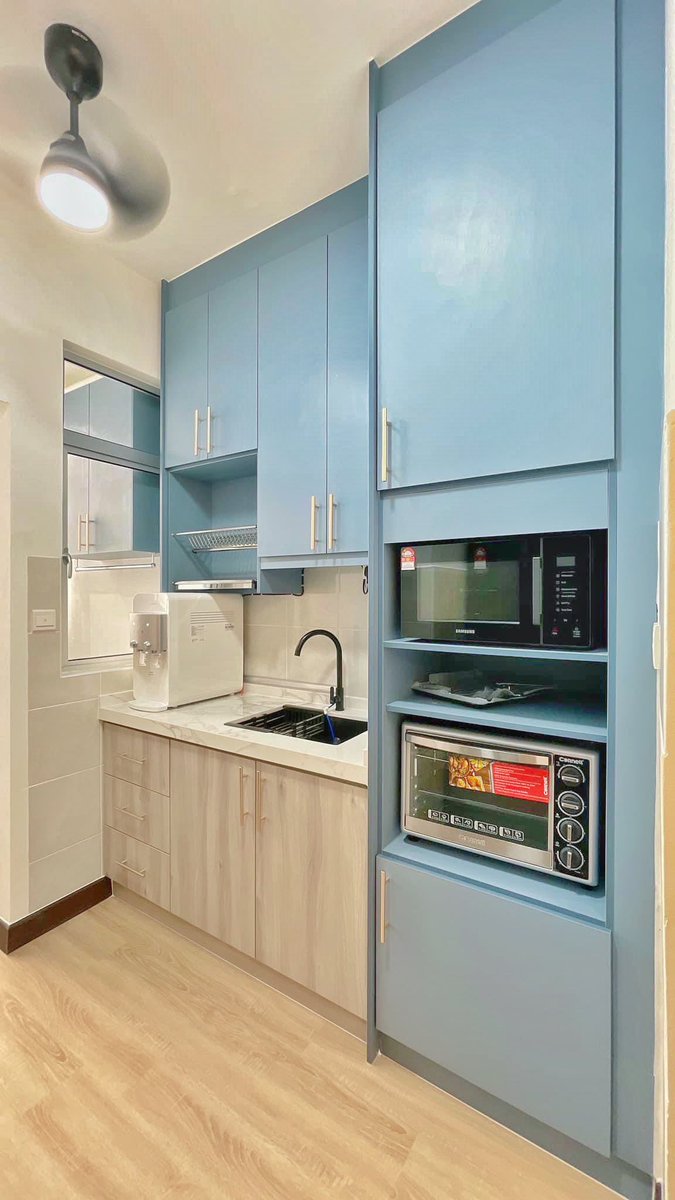 ALDecodesign's tweet image. Korang suka kitchen cabinet macam mana ?

For this Residensi Pandanmas project, we made a blue kitchen cabinet with white marble counter top. 

The kitchen size is quite small actually and yet still look vibrant kan

#interiordesign #interiordesigmalaysia #kitchencabinet #kitchen