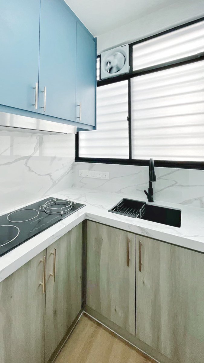 ALDecodesign's tweet image. Korang suka kitchen cabinet macam mana ?

For this Residensi Pandanmas project, we made a blue kitchen cabinet with white marble counter top. 

The kitchen size is quite small actually and yet still look vibrant kan

#interiordesign #interiordesigmalaysia #kitchencabinet #kitchen