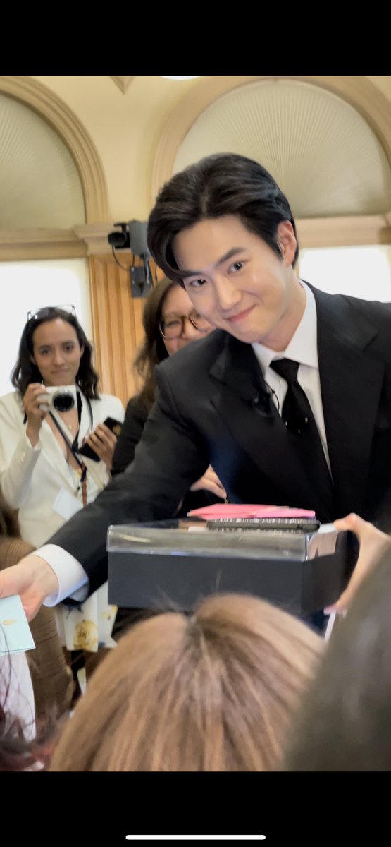 GUCClKAl's tweet photo. happy birthday, junmyeon! ily https://t.co/03K9ODfxM7