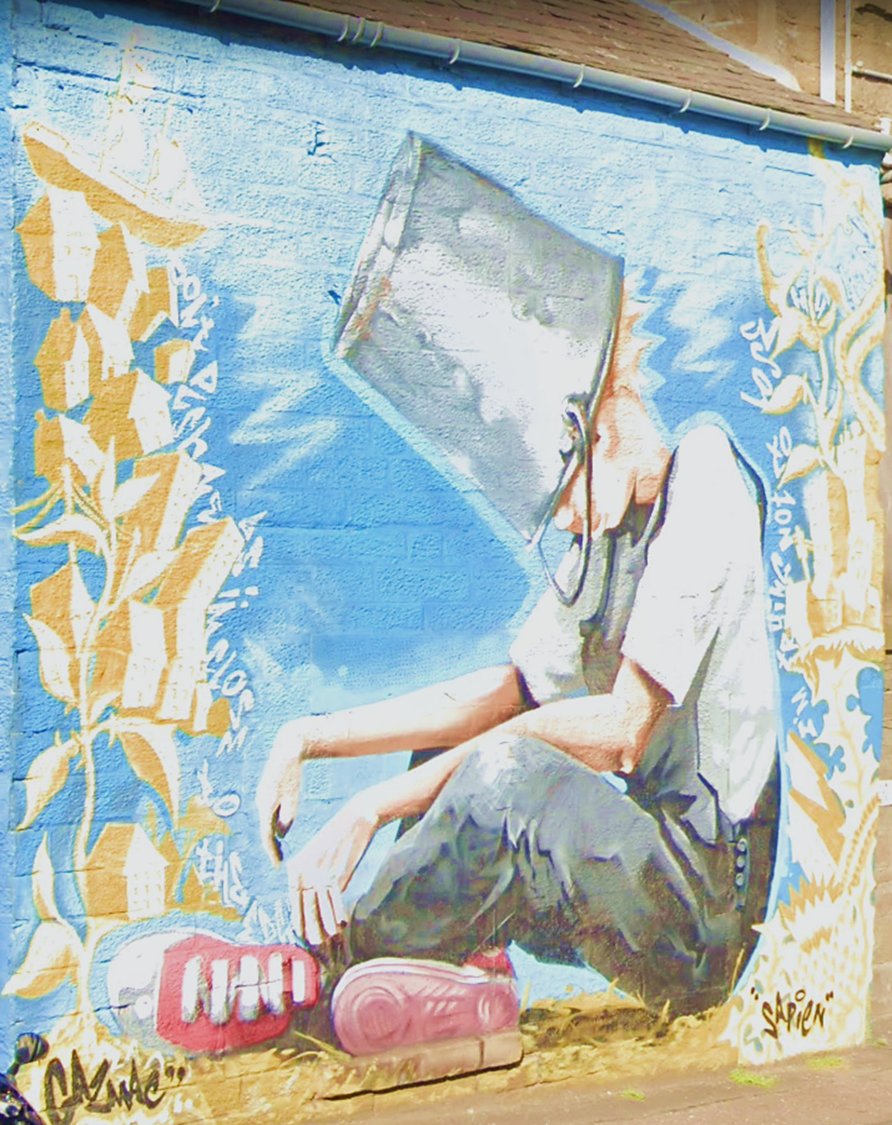 DundeeCulture's tweet photo. ❤️💞 One of the best murals in Dundee and one of my favourites! A picture can paint a thousands words they say...

📍 Oor Wullie Mural, Hilltown https://t.co/SzqjSA0EP1