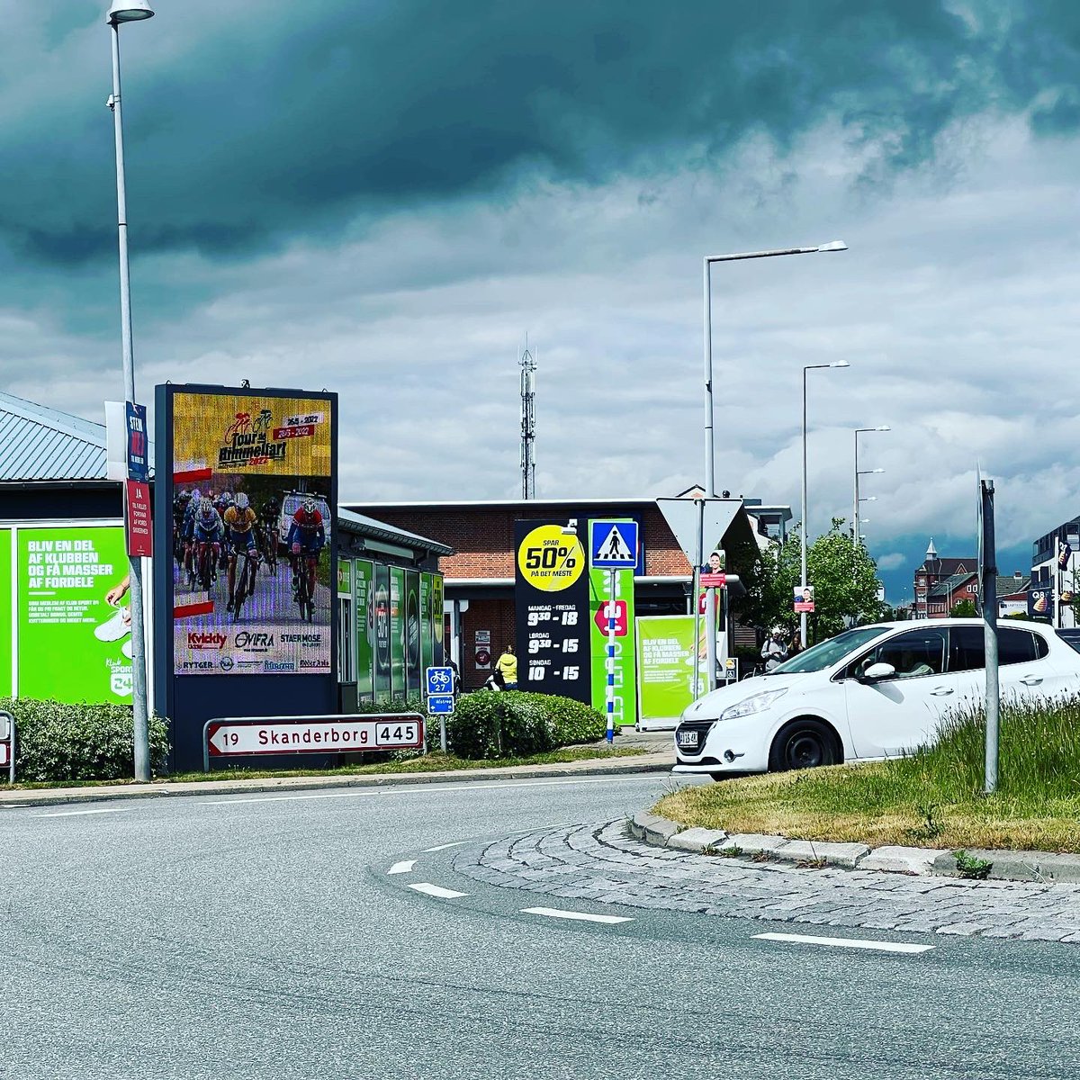 🇩🇰 Odder-by er klar til Tour de Himmelfart 🏘 🚴‍♂️🚴‍♀️🚴‍♀️🚴‍♂️🚴‍♂️💨💨💨
#ocktdh #odderok #odderkommune #klartiltdh 

🇬🇧 Odder-city is ready for the Tour de Himmelfart 🏘 🚴‍♂️🚴‍♀️🚴‍♀️🚴‍♂️🚴‍♂️💨💨💨
#ocktdh #odderok #readyfortdh