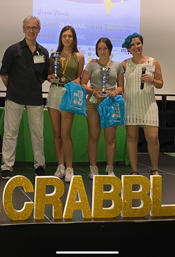 jdonateherrero's tweet photo. Enhorabona a les campiones!!! 🥇🥈🥇L’Scrabble torna a triomfar a Barcelona. L’IES GILABERT de Nules copa els primers llocs de les dues classificacions. 👏🏻👏🏻❤️💞❤️💞 @ies_nules @iesalvarofalomir @fisc_scrabblecatala @ScrabbleEscolar @ajuntcastello @rubentrenzano https://t.co/Iw1a7nJ5ul